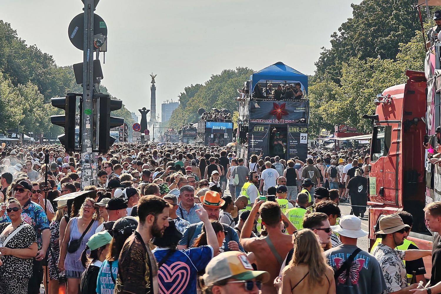 Zehntausende bei Techno-Parade "Rave the Planet" in Berlin