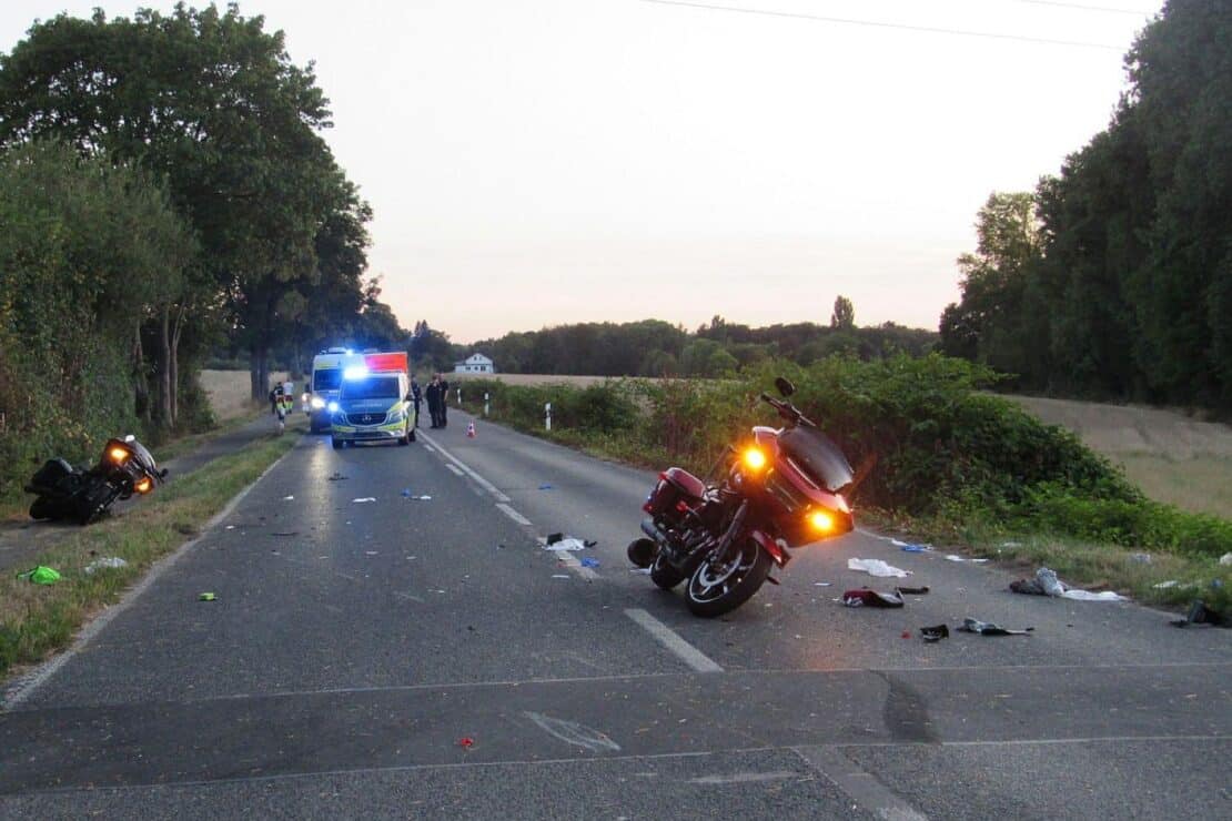 Zwei Männer bei Motorradunfall in Ratingen schwer verletzt