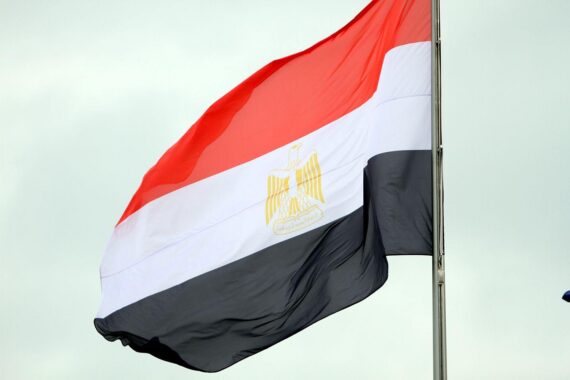 Ägyptische Flagge im Archiv, Busunglück im Sinai: Dahab–Nuweibaa, Tote und Verletzte.
