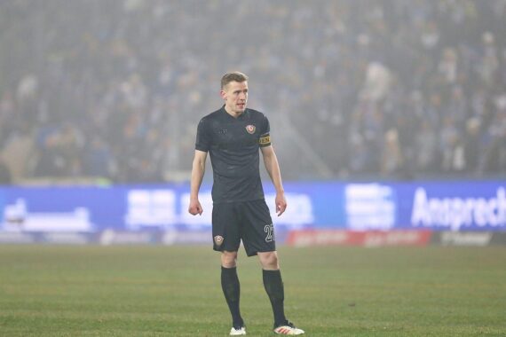 Fußballspiel Hertha BSC vs. Dynamo Dresden: Thorsteinsson trifft doppelt, 2:1-Auswärtssieg.