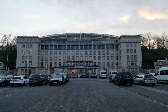 Stadion von RB Leipzig: Sportforum Leipzig mit Blick auf QUARTERBACK Immobilien ARENA, erweitert.