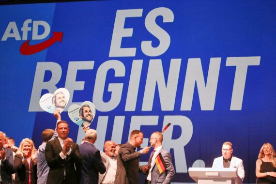 AfD-Wahlparty in Gießen: Parteimitglieder feiern erste Hochrechnungen (06.09.2026, dts).