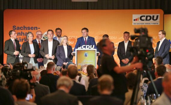 CDU-Wahlparty in Sachsen-Anhalt: Philipp Amthor und Merz nach Niederlage, Debatte über Stabilität statt AfD.