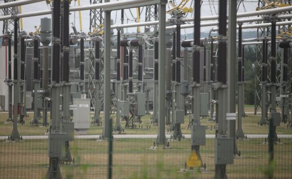 Umspannwerk (Archiv): Energieversorgung, mögliche Sabotageprävention durch Überwachung und Sicherheitsmaßnahmen.