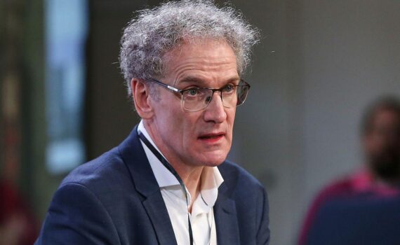 Dirk Oschmann im Archivfoto bei Diskussion zur Ost-West-Debatte und Medienkritik (dts Nachrichtenagentur).