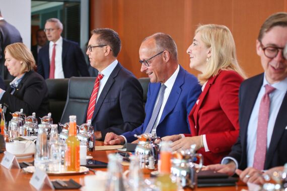 Bundesregierung in Kabinettssitzung: Dulger und Leibinger fordern Reformkurs, Abschaffung der Rente mit 63.