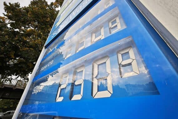 Eine Tankstelle in Potsdam, aufgenommen am 18.09.2026 – Symbol für den kritisierten Tankrabatt.
