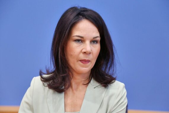 Annalena Baerbock im Archiv-Foto, politisch vor einem Presse-/UN-Kontext, nach Kritik über New-York-Pläne.