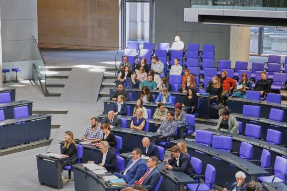 Dietmar Bartsch wehrt sich: Keine Brandmauer zur Linken, Zusammenarbeit mit SPD/Grünen möglich.