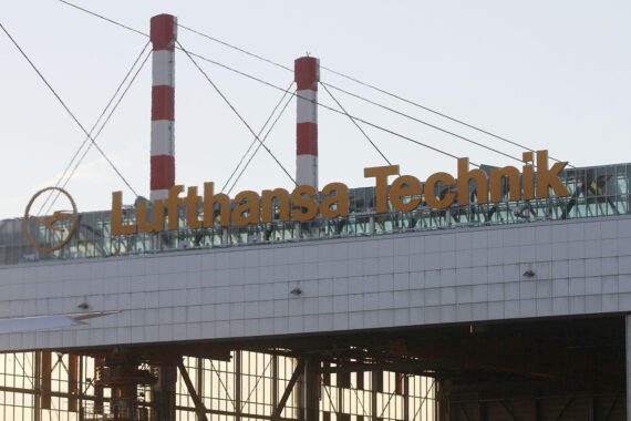 Flughafen-Fachwerkstatt: Lufthansa-Technik-Manager Harald Gloy (Archivfoto) vor Flugzeugwartung und Logistik.