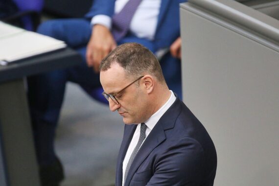 Jens Spahn (Archiv) steht als Politikerfoto im Kontext seines Rückzugs aus dem Haushaltsausschuss.