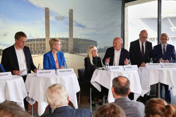 Berlin zieht Olympia- und Paralympia-Bewerbung zurück: Vertreter im Senat, Archivfoto Berlin-Konzept (Mai 2025).
