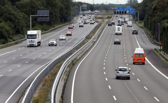 Autobahn im Archiv: Bundesverkehrsminister Bilger gegen Tempolimit.