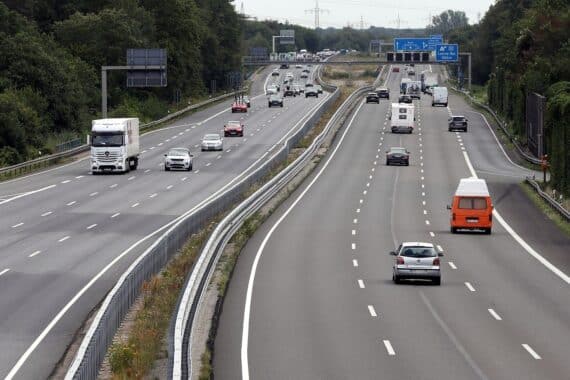 Autobahn im Archiv: Bundesverkehrsminister Bilger gegen Tempolimit.