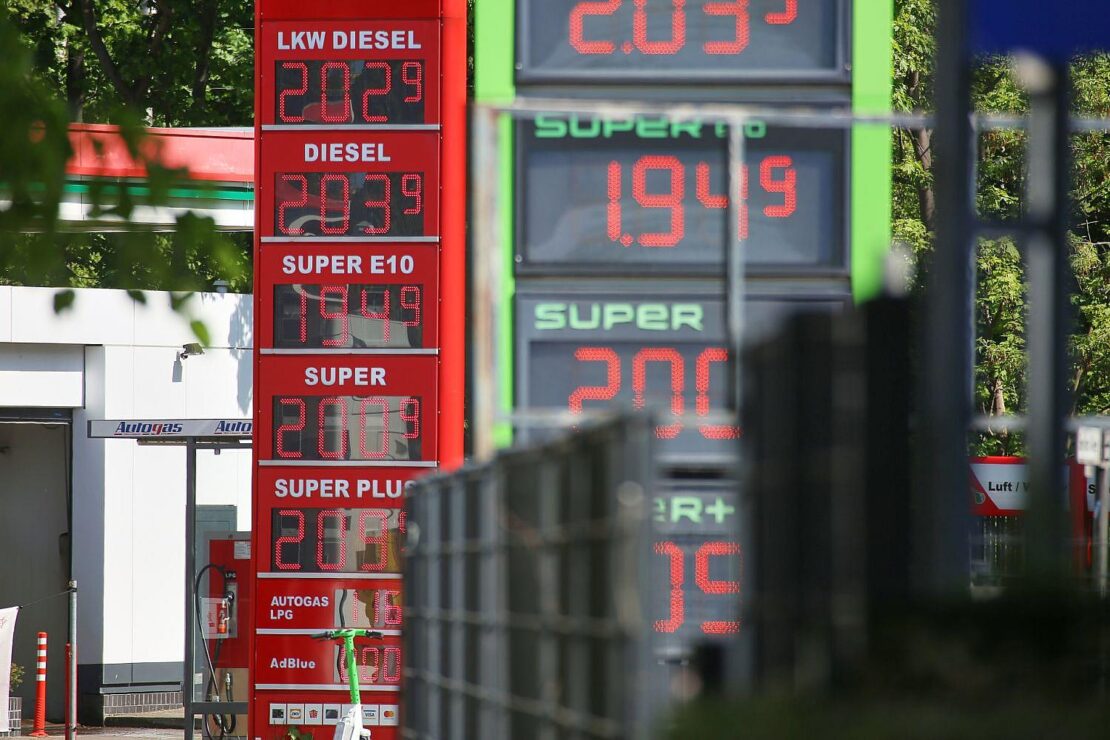 Brantner will von Merz konkrete Antwort auf hohe Spritpreise