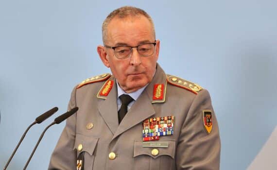 Generalinspekteur Carsten Breuer im Archivfoto, zur Bundeswehr-Ertüchtigung und Beschaffung moderner Panzer und Drohnen.