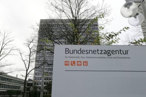 Bundesnetzagentur: Orientierungspunkte für Glasfaser-Open-Access-Entgelte, Zugang für Wettbewerber und Ausbau-Förderung.