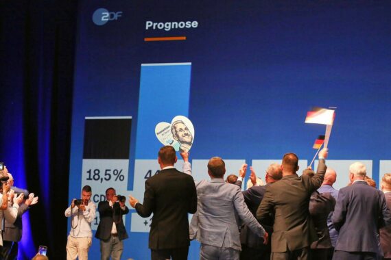 AfD-Wahlparty in Berlin am 06.09.2026: Regierungsbildung Sachsen-Anhalt nach Landtagswahl diskutiert.