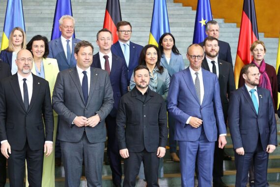 Gruppenbild bei deutsch-ukrainischen Regierungskonsultationen (Archiv) im Kanzleramt, Geheimdienstunterstützung gegen Russland.