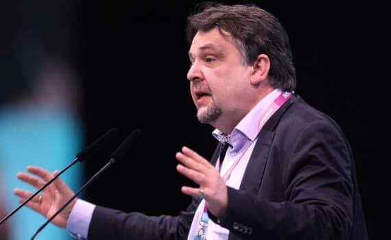 Dennis Radtke (Archiv): CDU/CDA-Kritik an CSU-Mütterrente, fordert Milliarden statt Steuer-Härtefallregelungen.