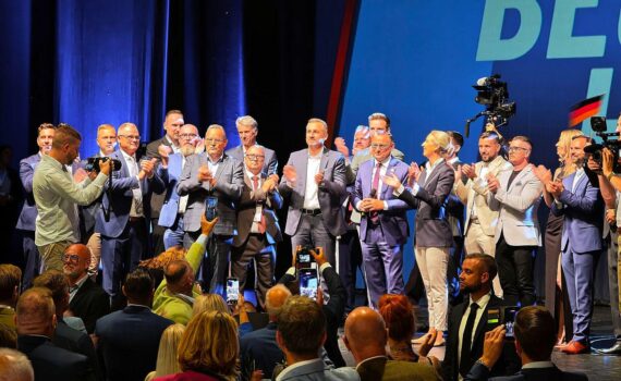 AfD-Wahlparty in Berlin: Parteichef Tino Chrupalla bei Ergebnisfeier nach der Wahl in Sachsen-Anhalt.
