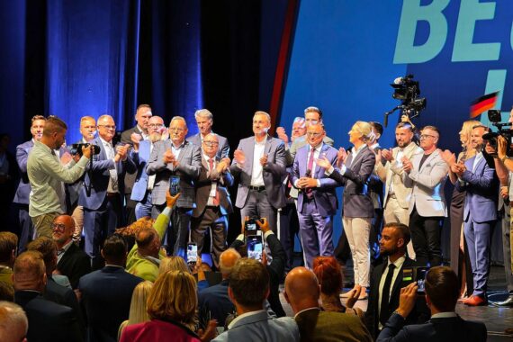 AfD-Wahlparty in Berlin: Parteichef Tino Chrupalla bei Ergebnisfeier nach der Wahl in Sachsen-Anhalt.