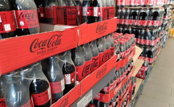 Coca-Cola im Supermarkt (Archiv): Blick auf „Zero“/zuckerfreie Getränke, Trend weg von Zucker.