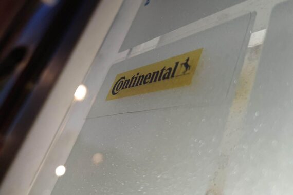 Continental-Auto-Reifen in Hannover, Continental-Logo; Vorstand Kötz spricht über Zukäufe und Wachstum.