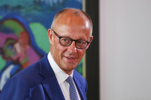 Friedrich Merz am 2. September 2026 in Berlin, wegen unbesetzter Sport-Topstelle im Kanzleramt kritisiert.