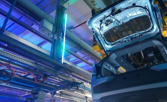 Autowerke-Industrie: sinkende Produktion, Archivfoto einer Autoproduktion in Deutschland.