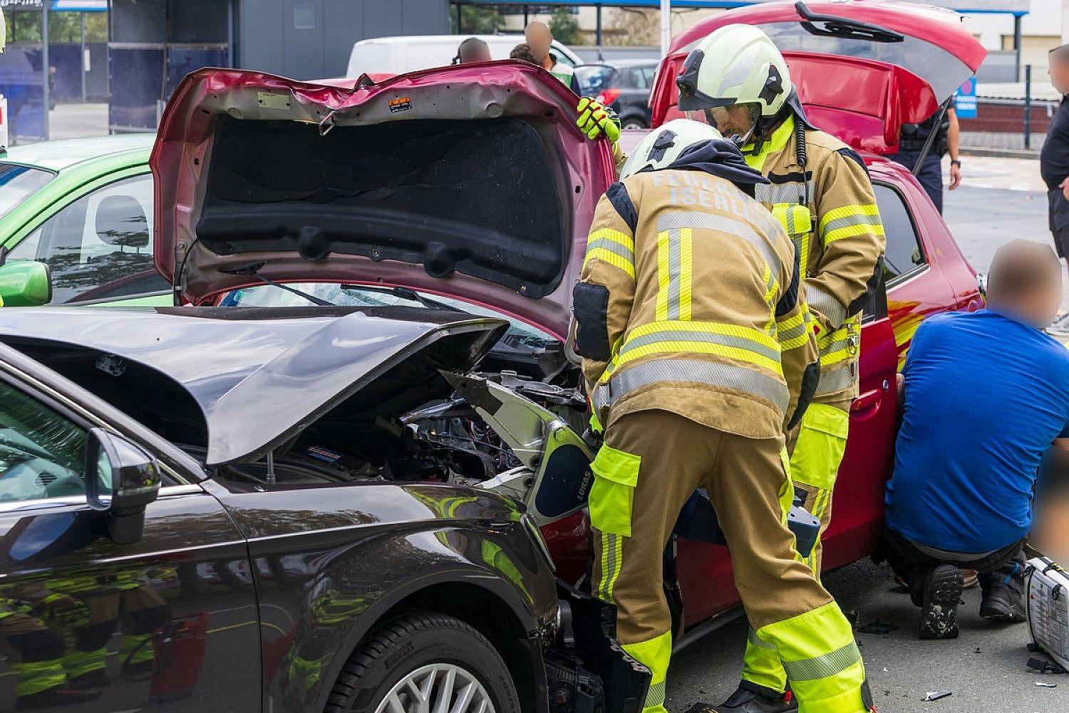 Drei Menschen nach Verkehrsunfällen in Iserlohn lebensgefährlich verletzt