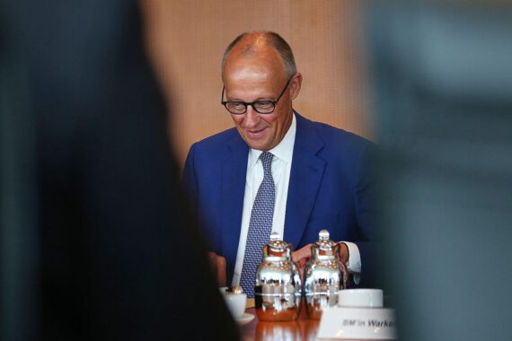 Friedrich Merz spricht bei Kabinettsklausur; Kontext: Russland soll Urheber des Anschlagsversuchs auf Flughafen Leipzig/Halle sein.