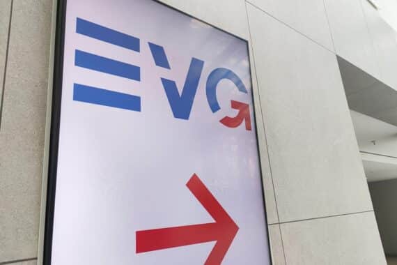 EVG-Logo (Archiv): Martin Burkert zieht Drohung zurück, Schutzgesetz gegen Gewalt im ÖPNV.