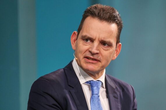 Leonhard Birnbaum, Vorstandschef von Eon, warnt vor steigenden Erdgaspreisen wegen des Irankriegs.