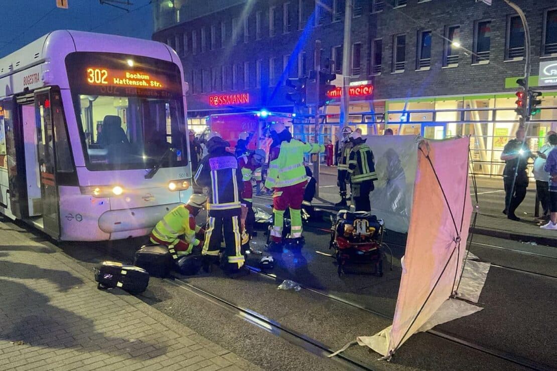 Frau nach Zusammenstoß mit Straßenbahn in Bochum-Altenbochum schwer verletzt