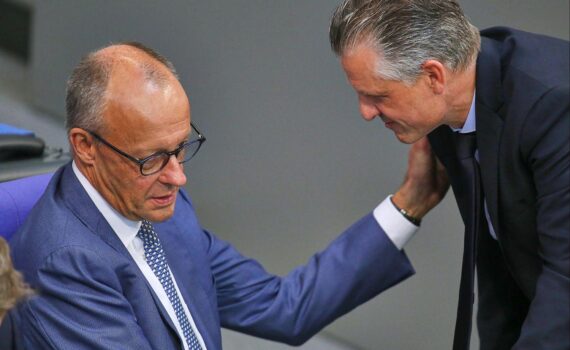 Friedrich Merz und Thorsten Frei im Archivfoto; CDU-Bundeskanzler-Sicherheit und Fraktionsunterstützung im Fokus.