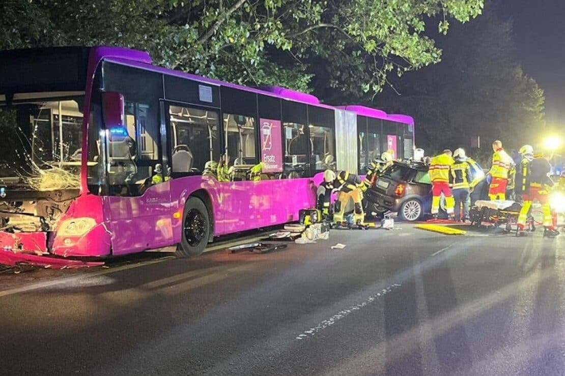 Fünf Verletzte und Unfallflucht bei Verkehrsunfall in Witten