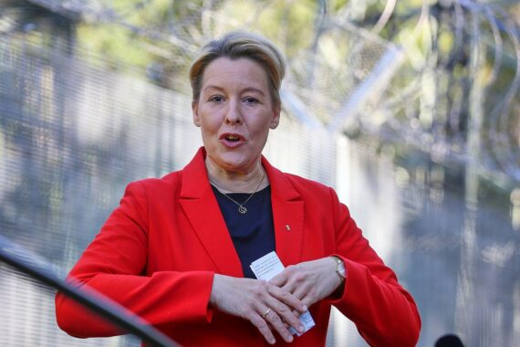 Franziska Giffey fordert mehr Bundesschutzgeld; Hackerangriff auf Berliner Landesregierung und kritische Infrastruktur.