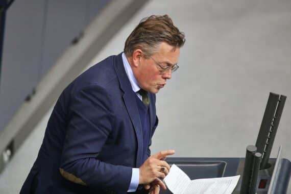 Konstantin von Notz (Grüne) im Archivfoto, dazu Debatte über Dobrindts Umgang mit Nachrichtendiensten.