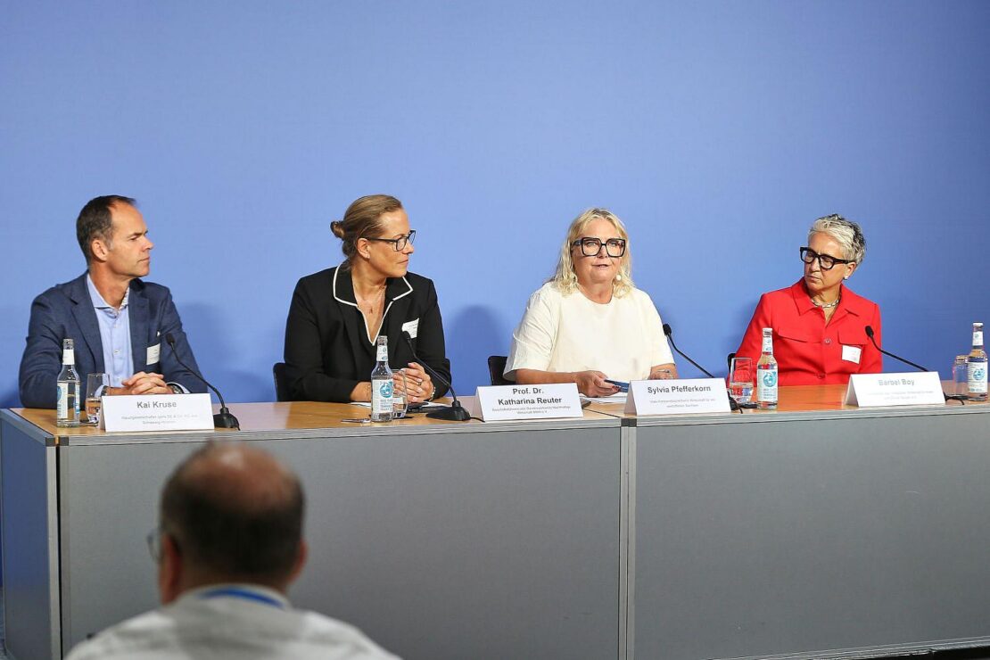 Günther lobt Verein "Wirtschaft für ein weltoffenes Deutschland"