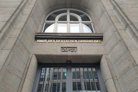 Jörg Dittrich warnt: Handwerksbetriebe leiden unter hohen Spritpreisen; Foto „Haus des Deutschen Handwerks“ (Archiv).