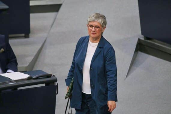 Britta Haßelmann, Grünen-Fraktionschefin, fordert entschlossenes Vorgehen gegen Antisemitismus.