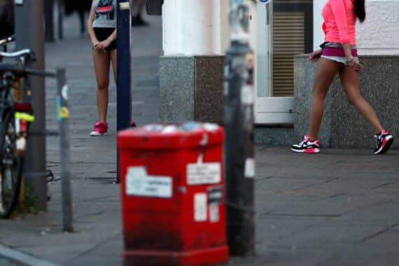 Prostituierte (Archiv) in Niedersachsen; Zunahme von Anmeldungen und Prostitutionsgewerbe laut Statistik.