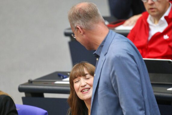 Heidi Reichinnek und Matthias Miersch im Archiv: AfD führt Umfrage vor Union und SPD.