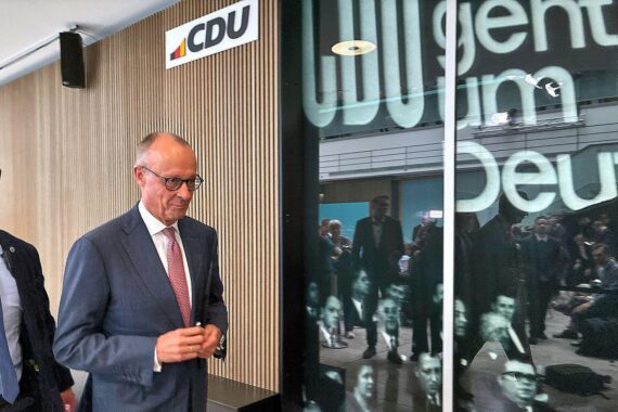 Friedrich Merz fordert Reformtempo: Umbau des Sozialstaats, härterer Sparkurs gegen Rekordschulden.