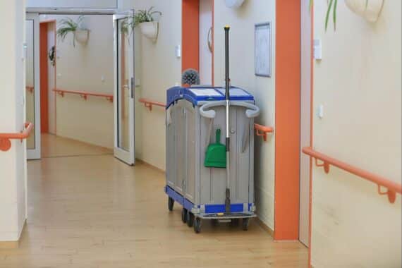 Pflegeheim-Archivbild: Bundes-Kabinett behandelt Gesetzentwurf zur Neuordnung der Pflegeversicherung.