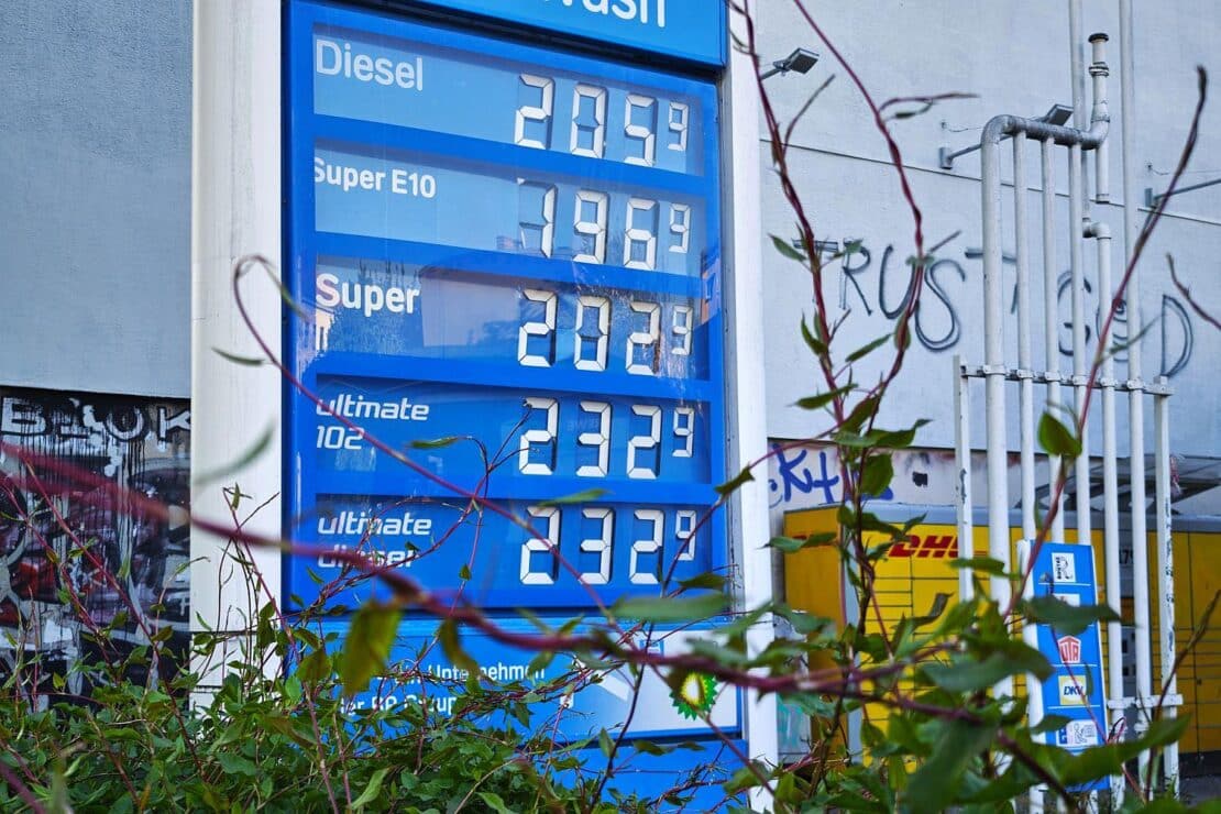 Klingbeil will "Übergewinnsteuer" für Entlastung bei Spritpreisen