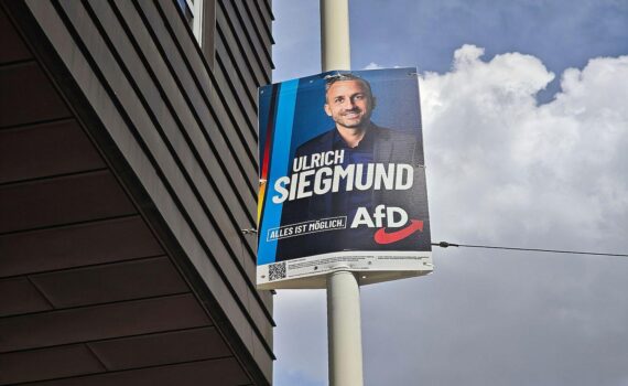 AfD-Wahlplakat mit Ulrich Siegmund (Archiv); Kontrast zu Klöckners Zurückweisung von Wahlmanipulationsvorwürfen.