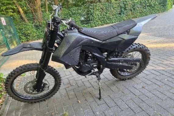 Motorrad-Krad (Archivfoto), Polizei Oldenburg-Stadt, Fahndungsfoto nach geflüchtetem jugendlichem Fahrer.