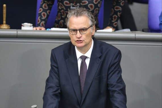 Günter Krings (CDU), Archivfoto in Berlin: Forderungen nach Datenaustausch und Kürzungen bei Sozialbetrug.